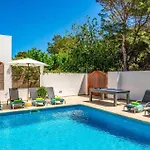 Villa Mariposas By *